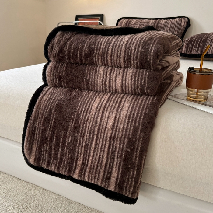 91家纺网 家纺一手货源 找家纺 铠畅家纺 2025新款兔毛包边款仿兔毛被套毯牛奶绒被套毯子 微瑕时光