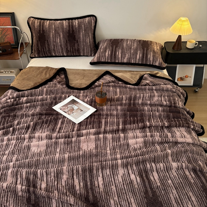 91家纺网 家纺一手货源 找家纺 铠畅家纺 2025新款兔毛包边款仿兔毛被套毯牛奶绒被套毯子 微瑕时光