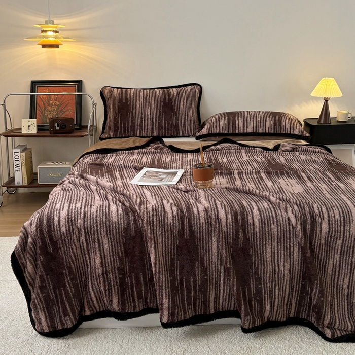 91家纺网 家纺一手货源 找家纺 铠畅家纺 2025新款兔毛包边款仿兔毛被套毯牛奶绒被套毯子 微瑕时光