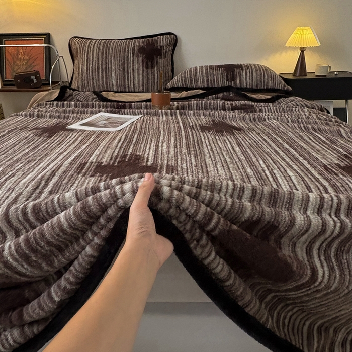 91家纺网 家纺一手货源 找家纺 铠畅家纺 2025新款兔毛包边款仿兔毛被套毯牛奶绒被套毯子 永恒誓言