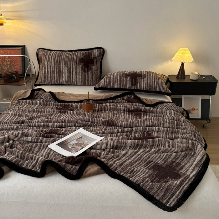 91家纺网 家纺一手货源 找家纺 铠畅家纺 2025新款兔毛包边款仿兔毛被套毯牛奶绒被套毯子 永恒誓言