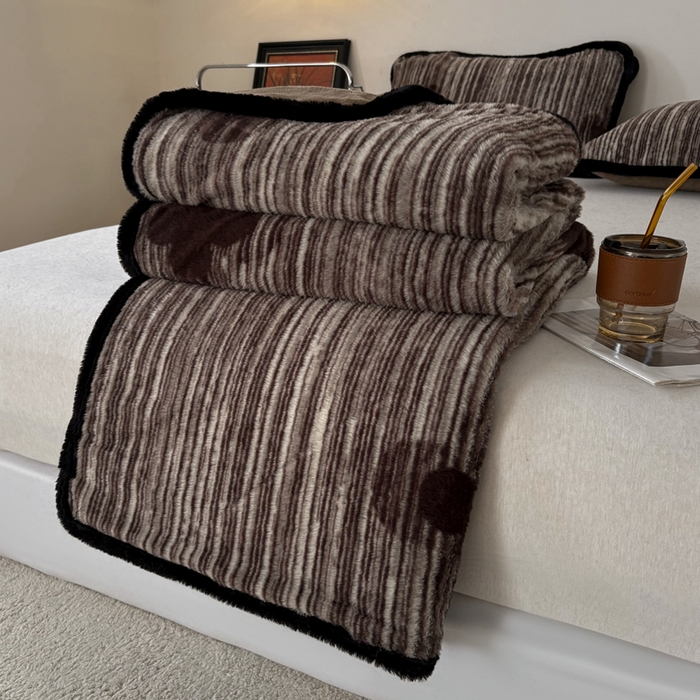 91家纺网 家纺一手货源 找家纺 铠畅家纺 2025新款兔毛包边款仿兔毛被套毯牛奶绒被套毯子 永恒誓言