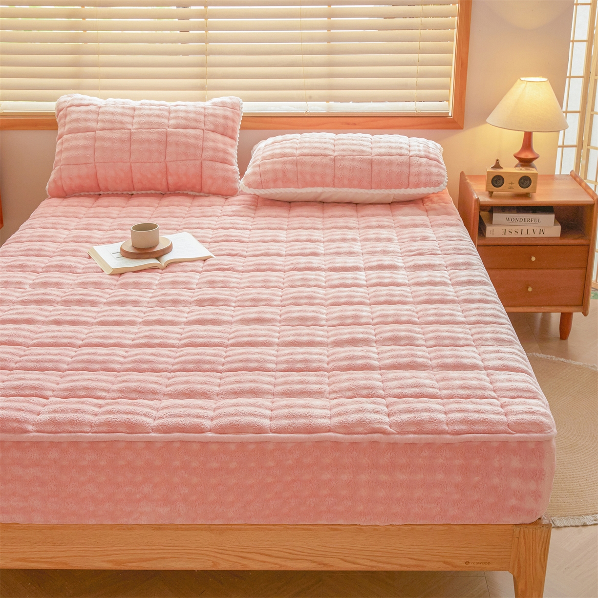 91家纺网 家纺一手货源 找家纺 鑫顺欣 2025新款泡泡牛奶绒床笠套件三件套 玫瑰粉