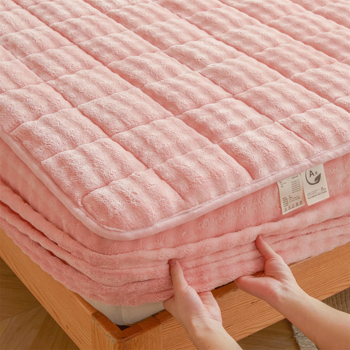 91家纺网 家纺一手货源 找家纺 鑫顺欣 2025新款泡泡牛奶绒床笠套件三件套 玫瑰粉