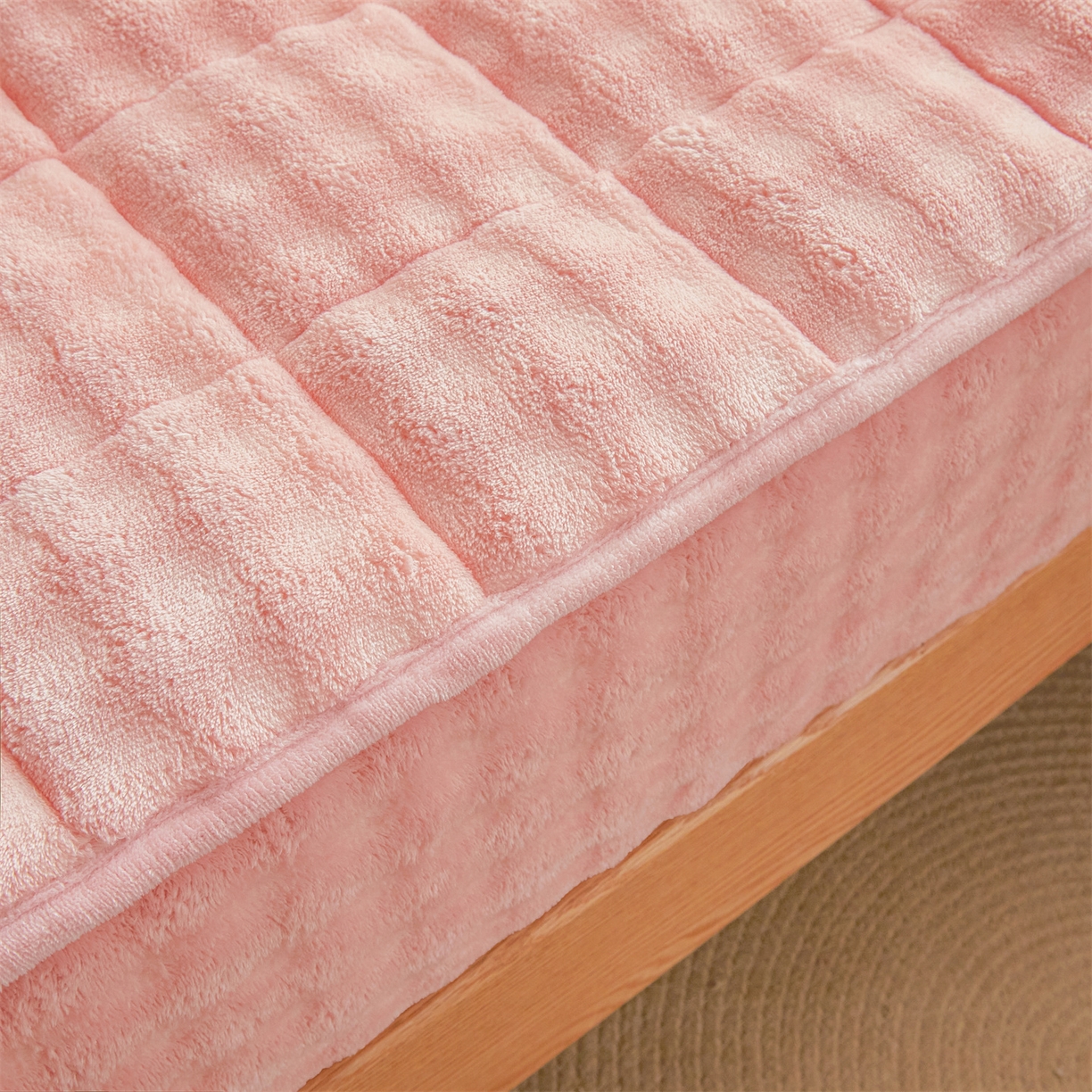 91家纺网 家纺一手货源 找家纺 鑫顺欣 2025新款泡泡牛奶绒床笠套件三件套 玫瑰粉