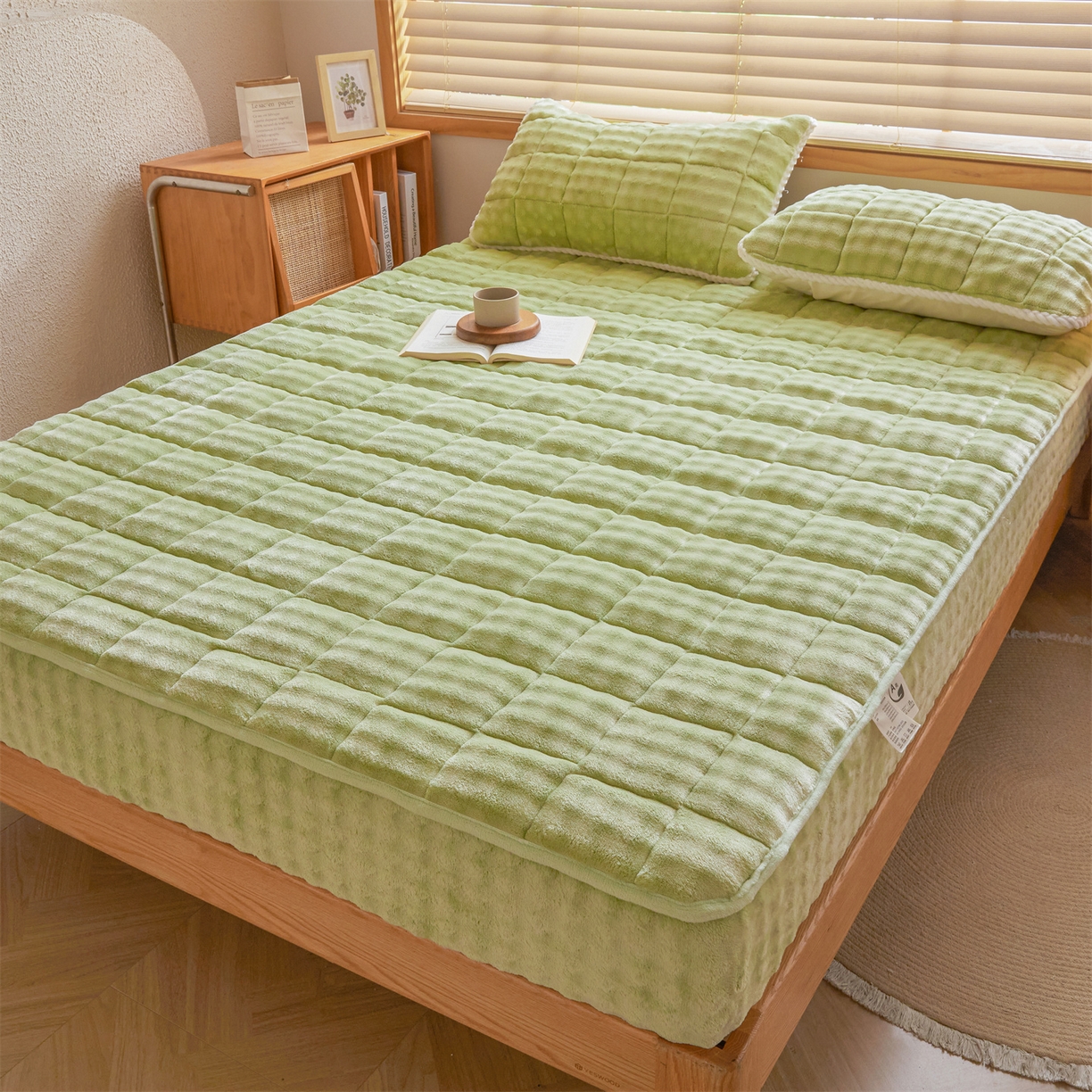 91家纺网 家纺一手货源 找家纺 鑫顺欣 2025新款泡泡牛奶绒床笠套件三件套 抹茶绿