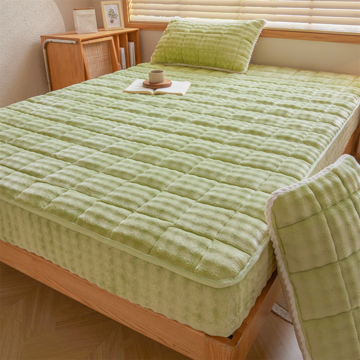 91家纺网 家纺一手货源 找家纺 鑫顺欣 2025新款泡泡牛奶绒床笠套件三件套 抹茶绿