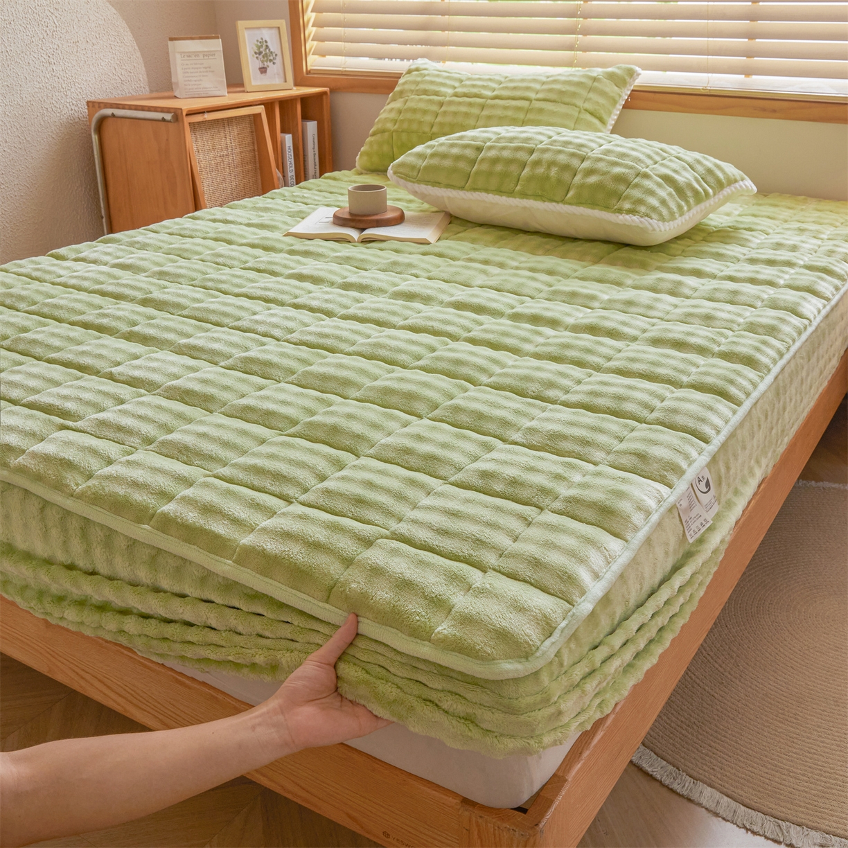 91家纺网 家纺一手货源 找家纺 鑫顺欣 2025新款泡泡牛奶绒床笠套件三件套 抹茶绿