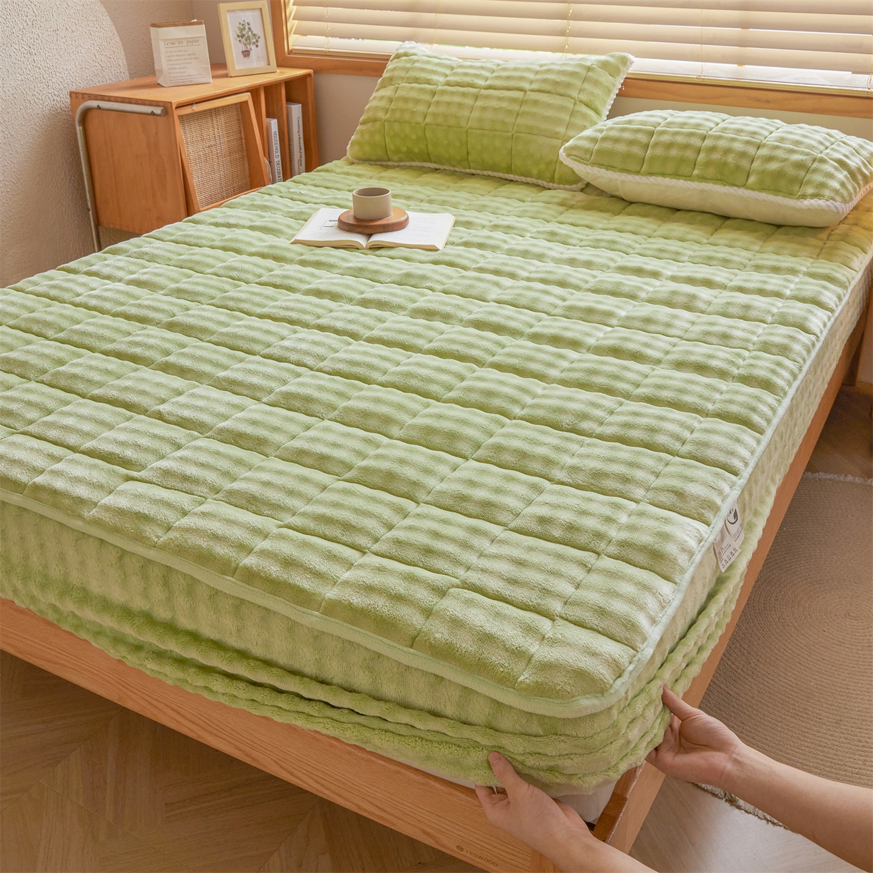 91家纺网 家纺一手货源 找家纺 鑫顺欣 2025新款泡泡牛奶绒床笠套件三件套 抹茶绿