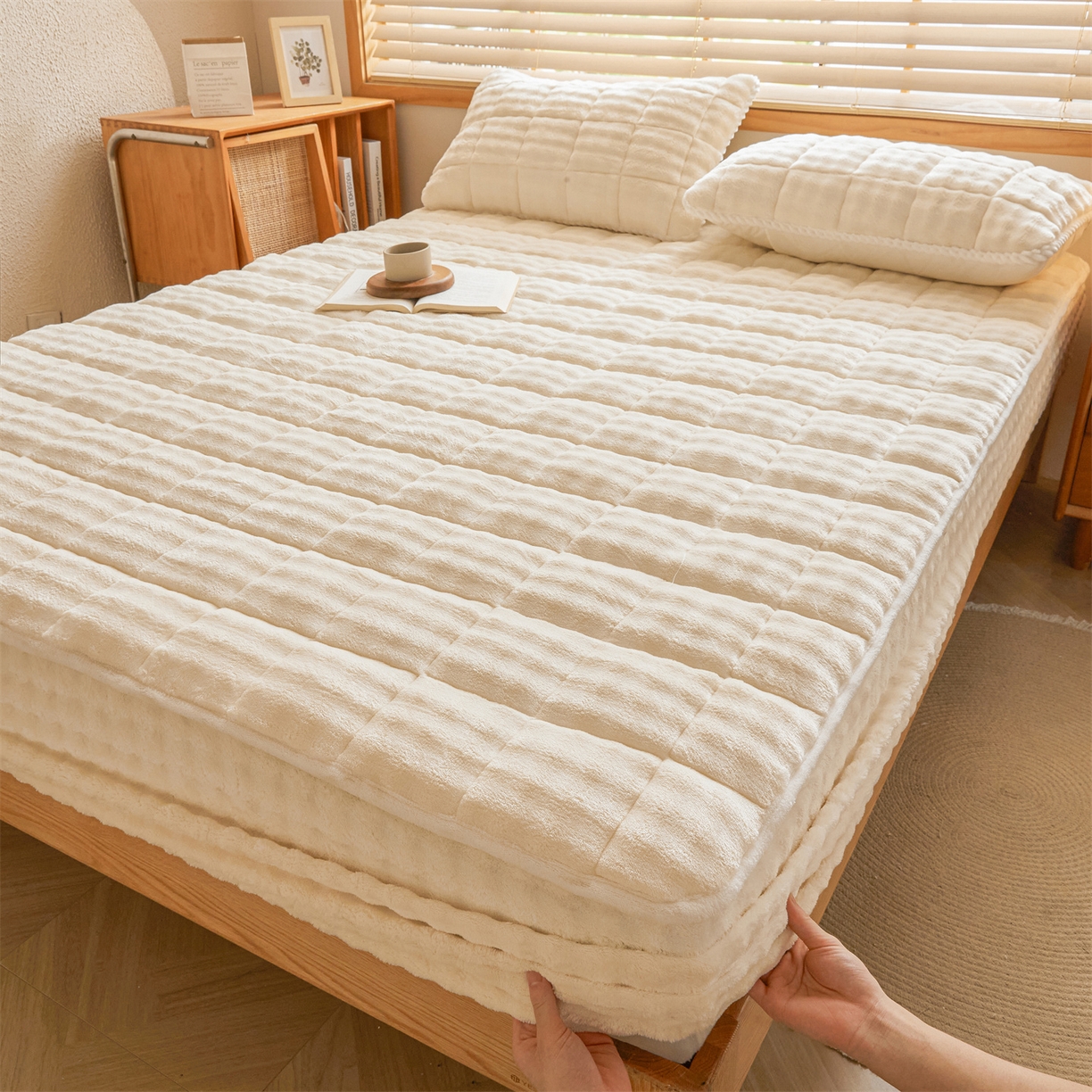 91家纺网 家纺一手货源 找家纺 鑫顺欣 2025新款泡泡牛奶绒床笠套件三件套 奶白色