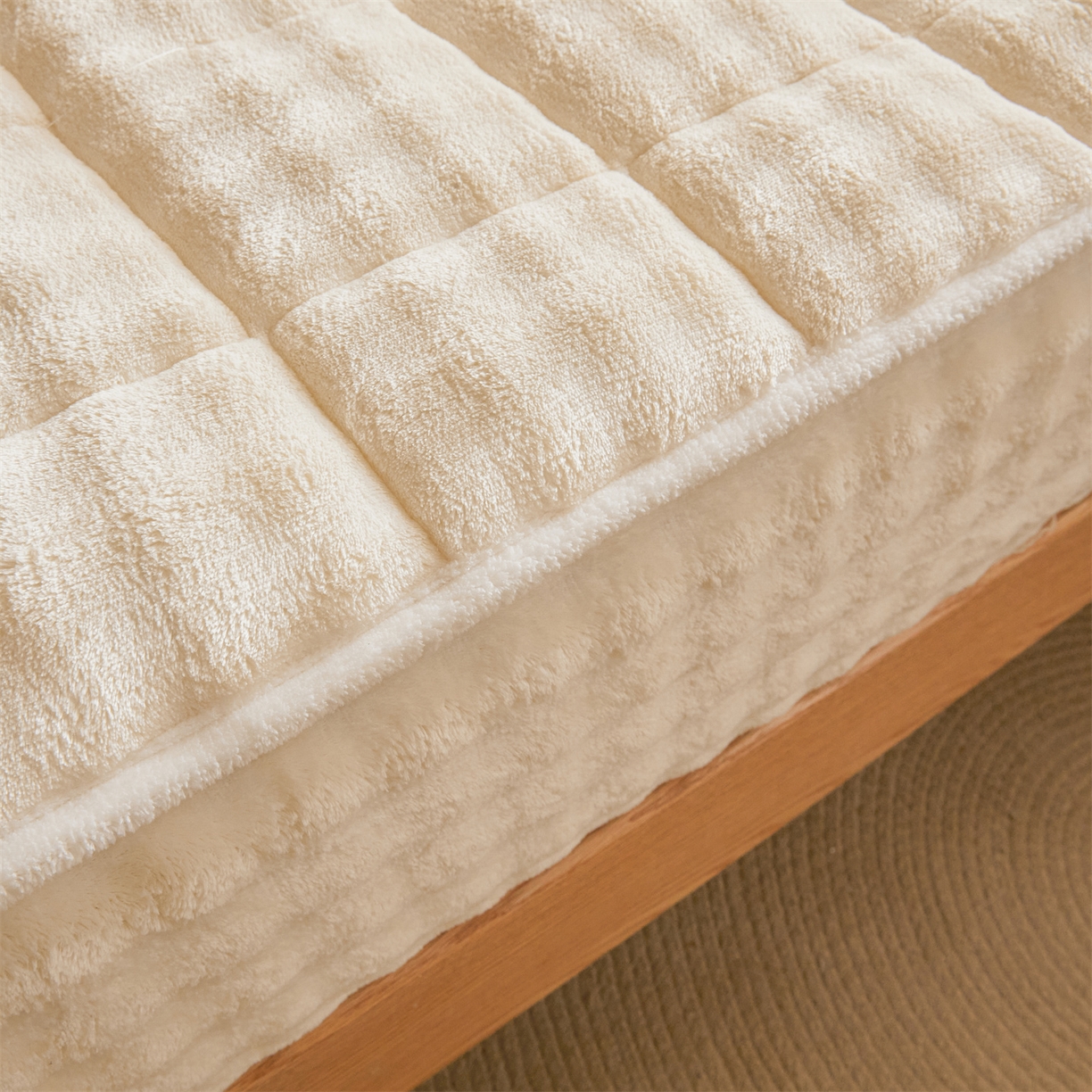 91家纺网 家纺一手货源 找家纺 鑫顺欣 2025新款泡泡牛奶绒床笠套件三件套 奶白色