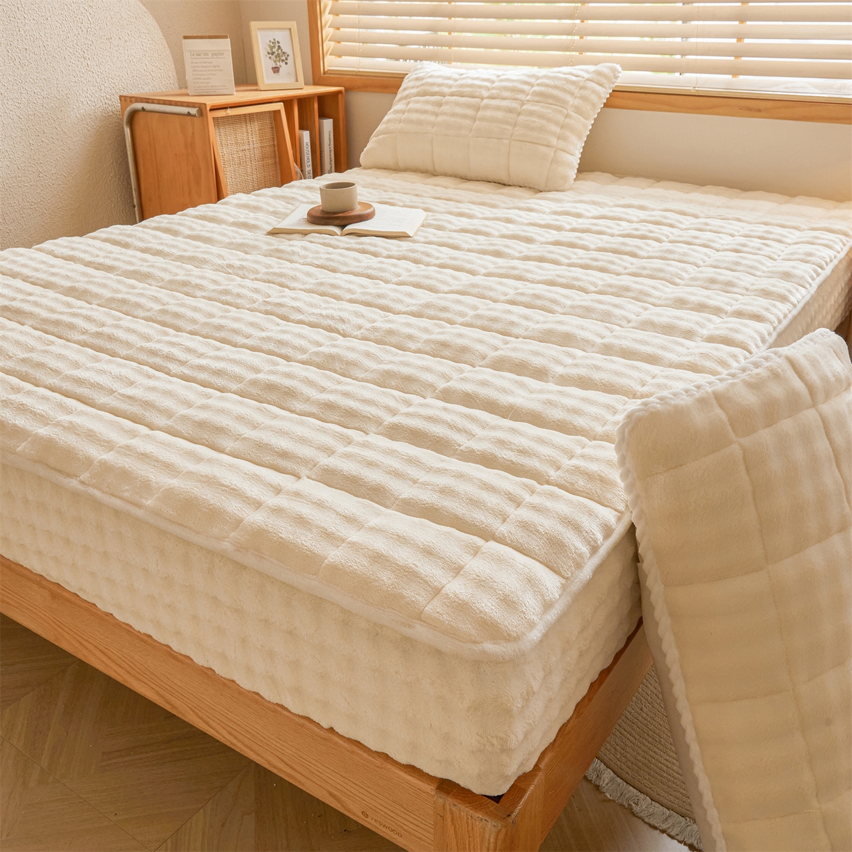 91家纺网 家纺一手货源 找家纺 鑫顺欣 2025新款泡泡牛奶绒床笠套件三件套 奶白色