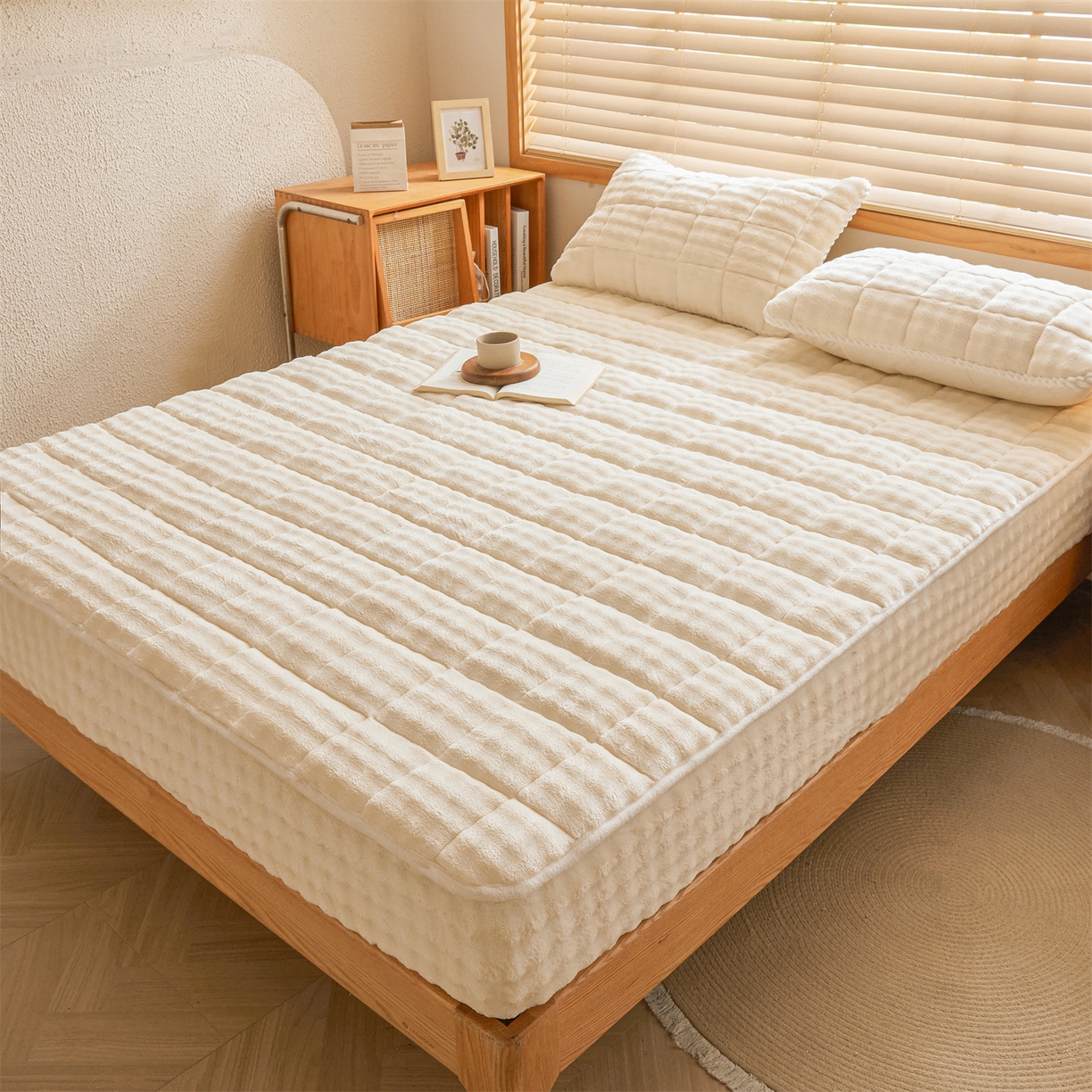 91家纺网 家纺一手货源 找家纺 鑫顺欣 2025新款泡泡牛奶绒床笠套件三件套 奶白色