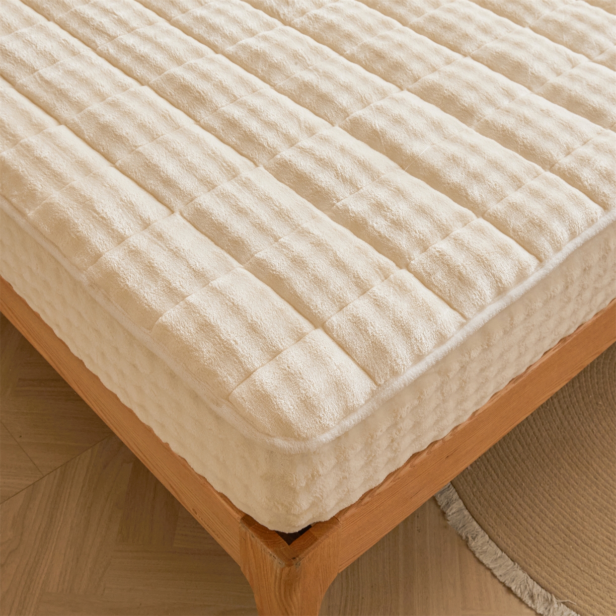 91家纺网 家纺一手货源 找家纺 鑫顺欣 2025新款泡泡牛奶绒床笠套件三件套 奶白色