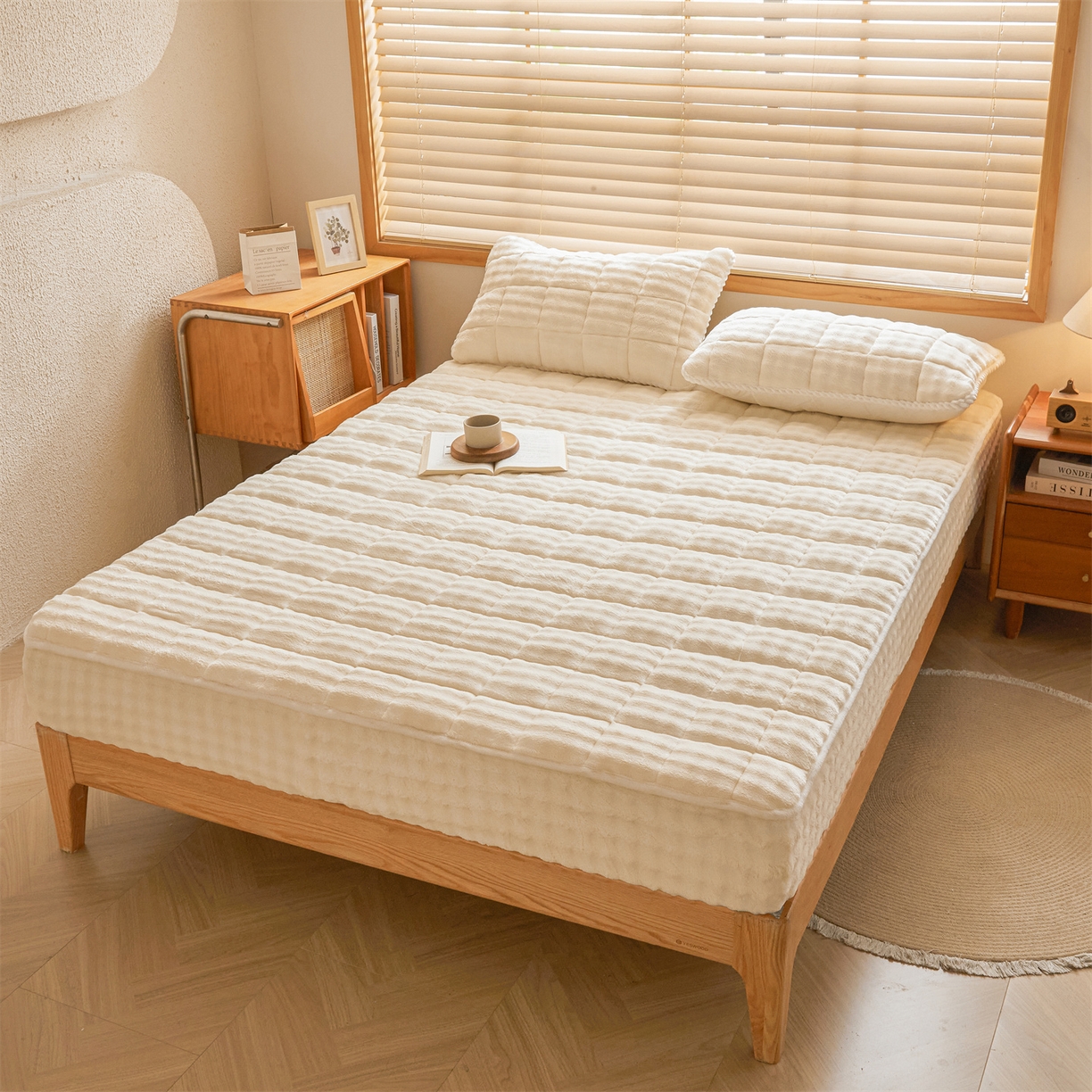 91家纺网 家纺一手货源 找家纺 鑫顺欣 2025新款泡泡牛奶绒床笠套件三件套 奶白色