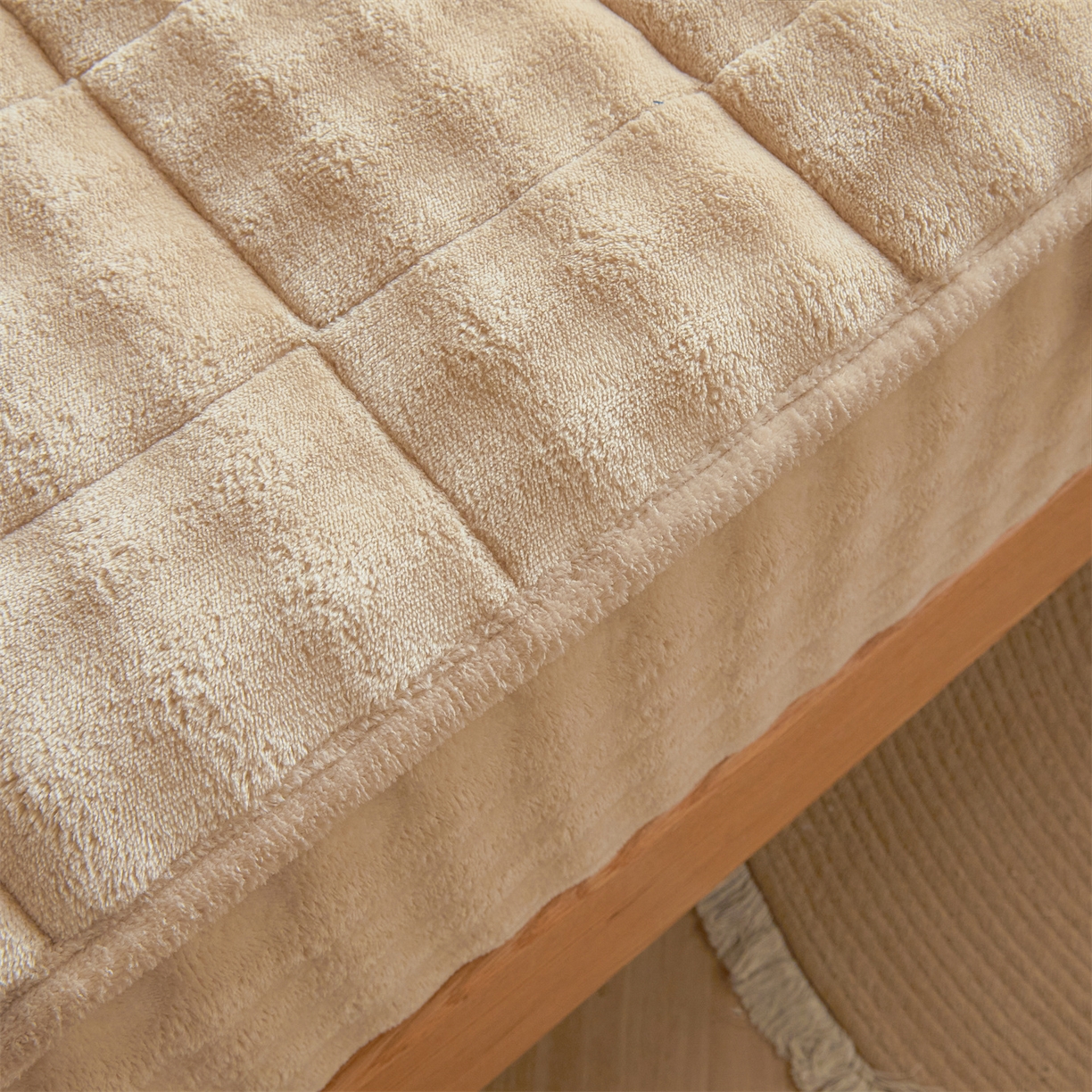 91家纺网 家纺一手货源 找家纺 鑫顺欣 2025新款泡泡牛奶绒床笠套件三件套 奶卡色