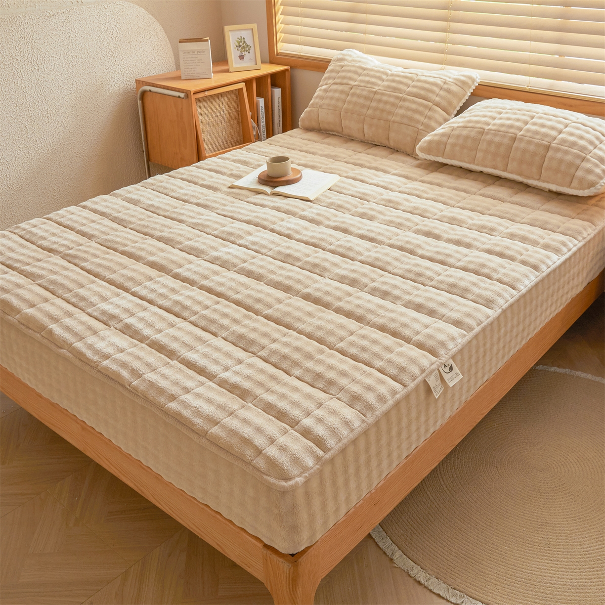 91家纺网 家纺一手货源 找家纺 鑫顺欣 2025新款泡泡牛奶绒床笠套件三件套 奶卡色