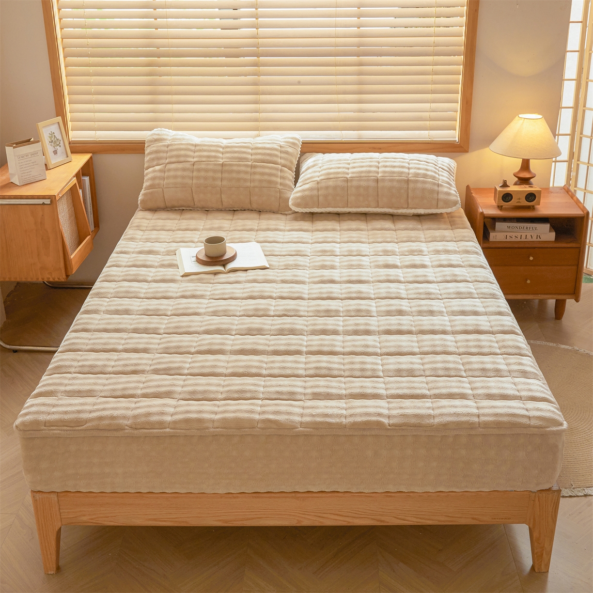 91家纺网 家纺一手货源 找家纺 鑫顺欣 2025新款泡泡牛奶绒床笠套件三件套 奶卡色