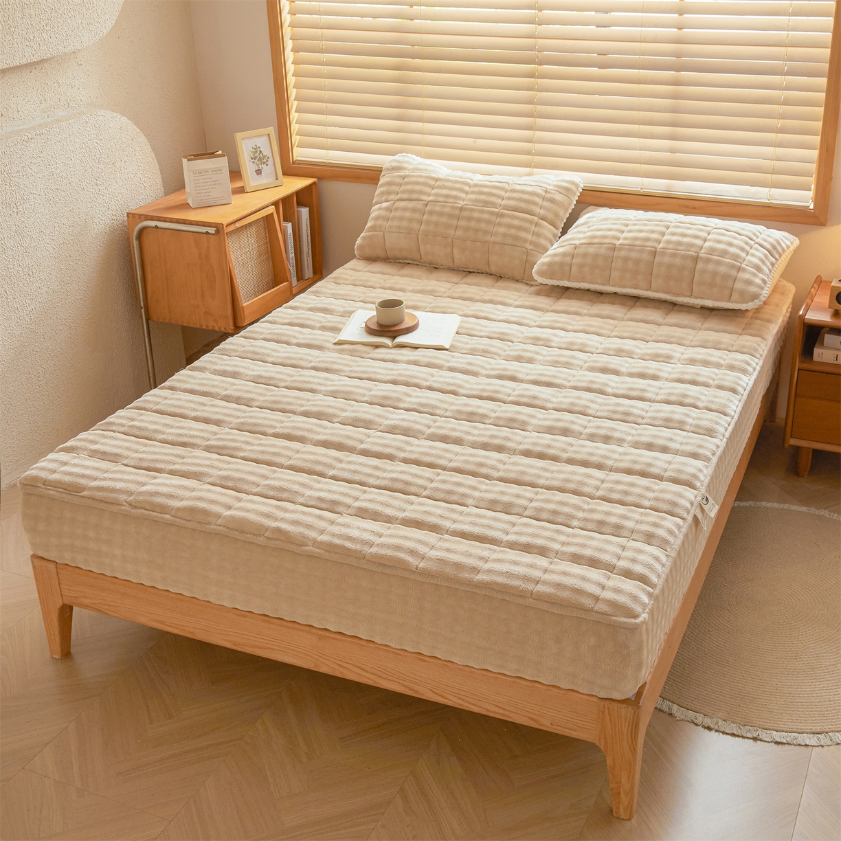 91家纺网 家纺一手货源 找家纺 鑫顺欣 2025新款泡泡牛奶绒床笠套件三件套 奶卡色