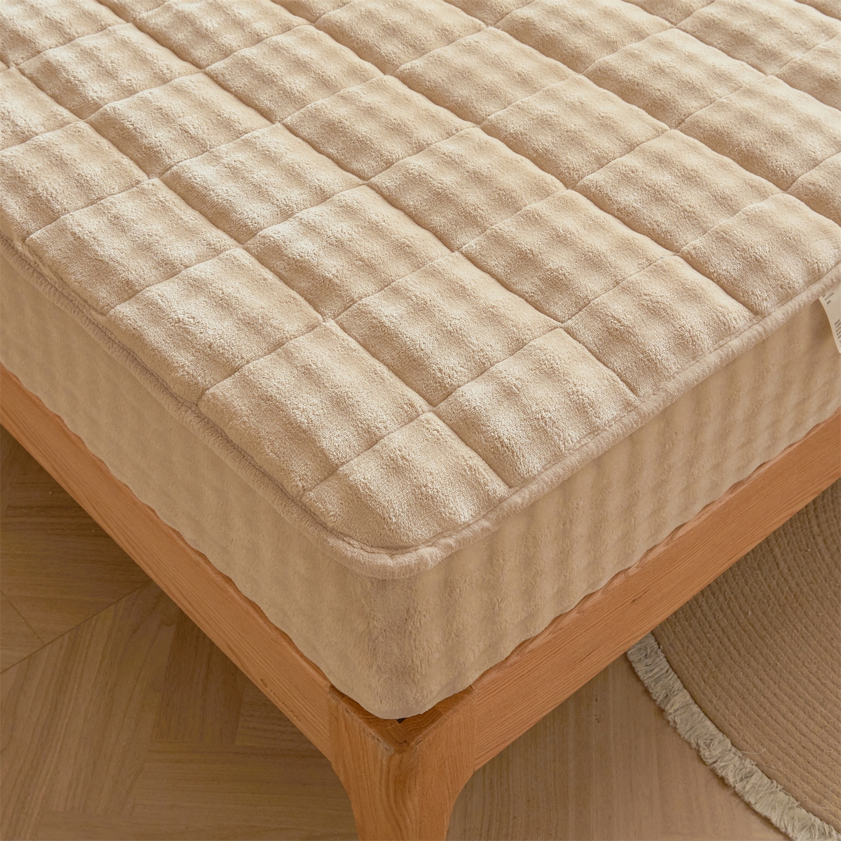 91家纺网 家纺一手货源 找家纺 鑫顺欣 2025新款泡泡牛奶绒床笠套件三件套 奶卡色