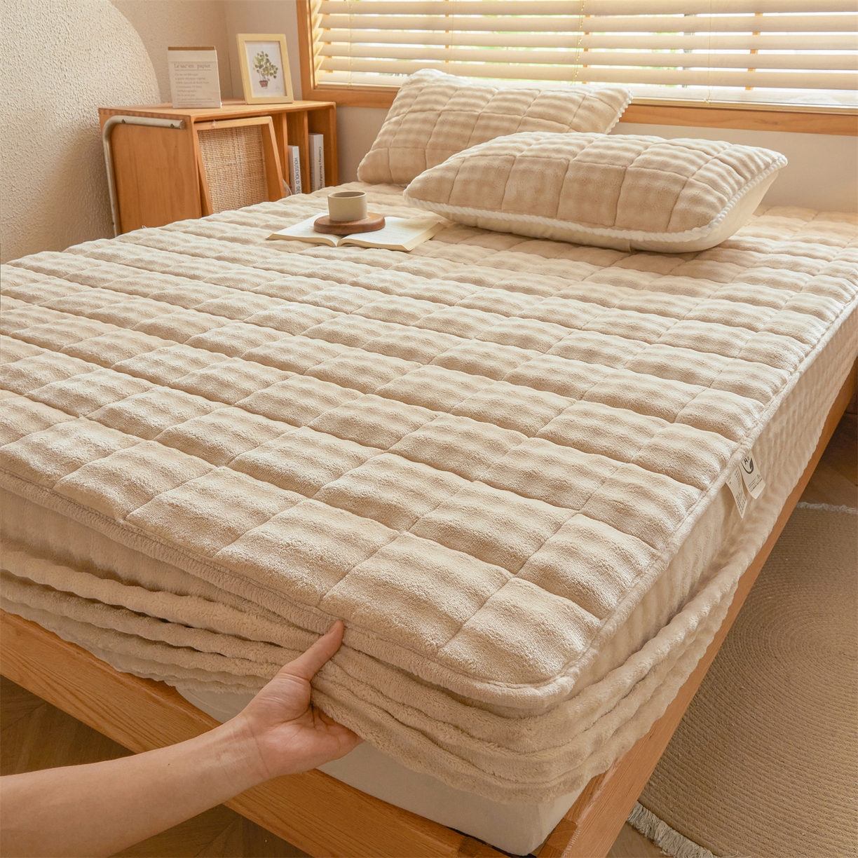 91家纺网 家纺一手货源 找家纺 鑫顺欣 2025新款泡泡牛奶绒床笠套件三件套 奶卡色