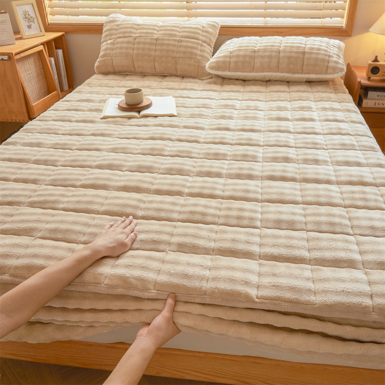 91家纺网 家纺一手货源 找家纺 鑫顺欣 2025新款泡泡牛奶绒床笠套件三件套 奶卡色