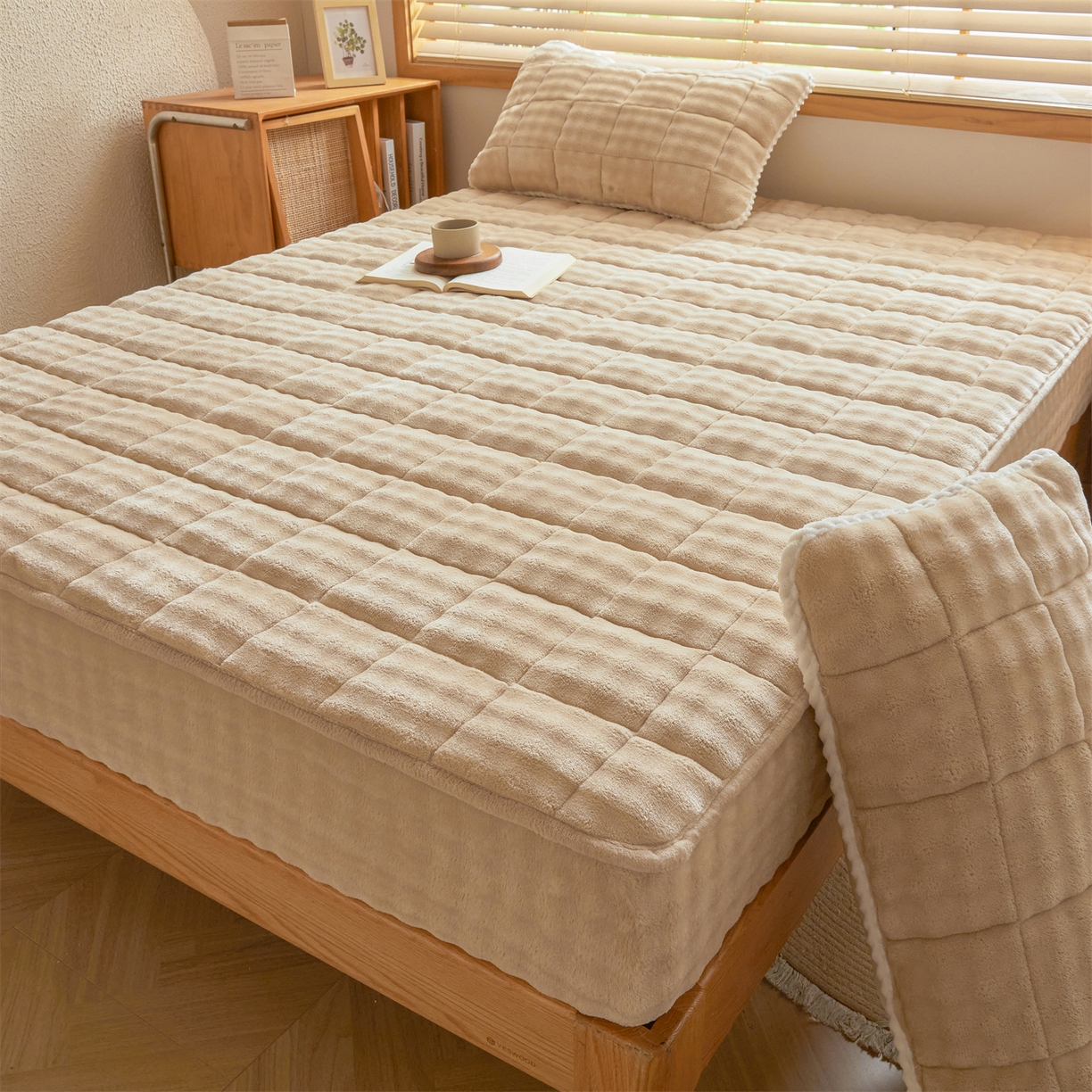 91家纺网 家纺一手货源 找家纺 鑫顺欣 2025新款泡泡牛奶绒床笠套件三件套 奶卡色