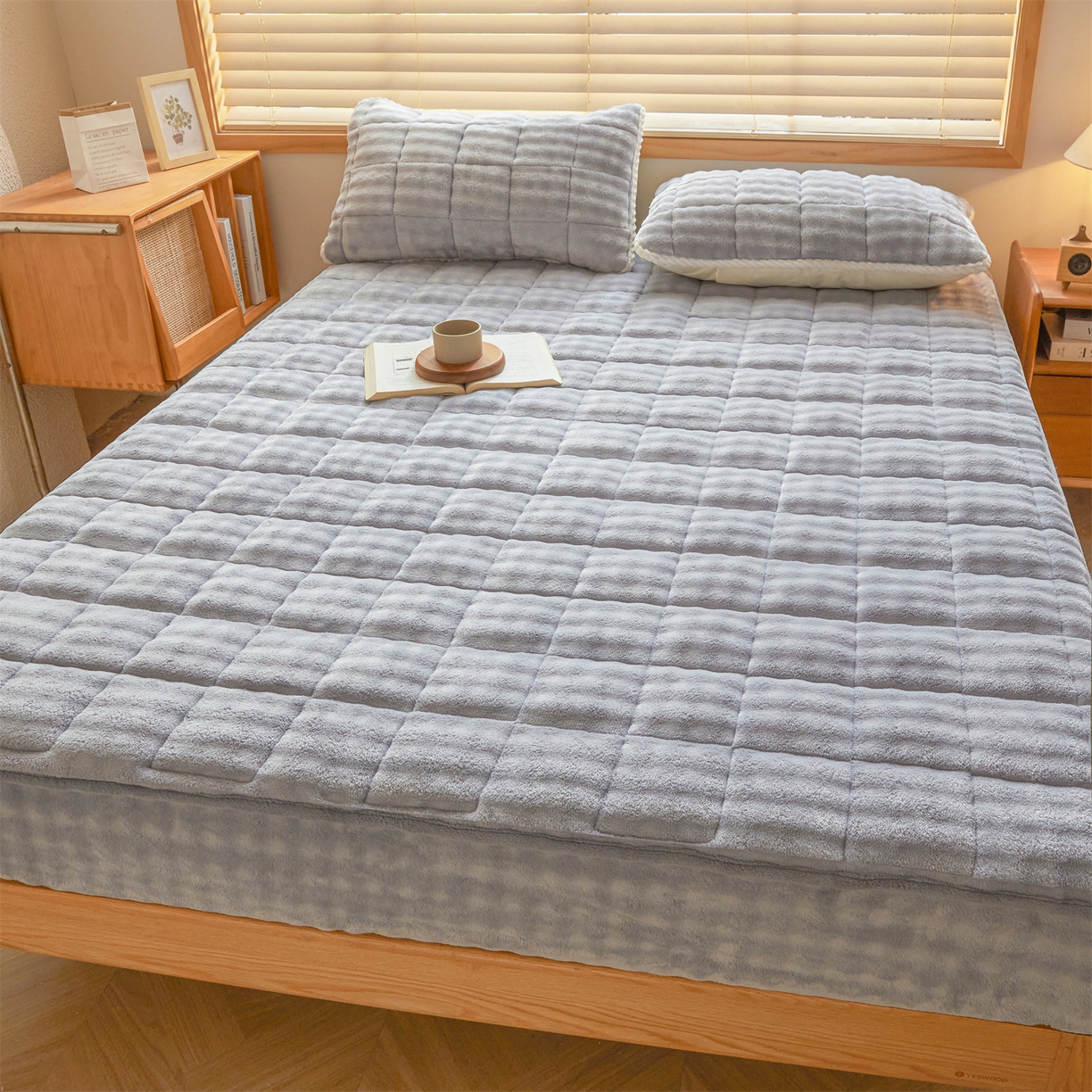 91家纺网 家纺一手货源 找家纺 鑫顺欣 2025新款泡泡牛奶绒床笠套件三件套 雾晨蓝