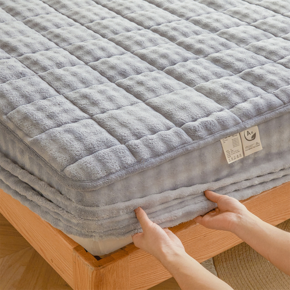 91家纺网 家纺一手货源 找家纺 鑫顺欣 2025新款泡泡牛奶绒床笠套件三件套 雾晨蓝