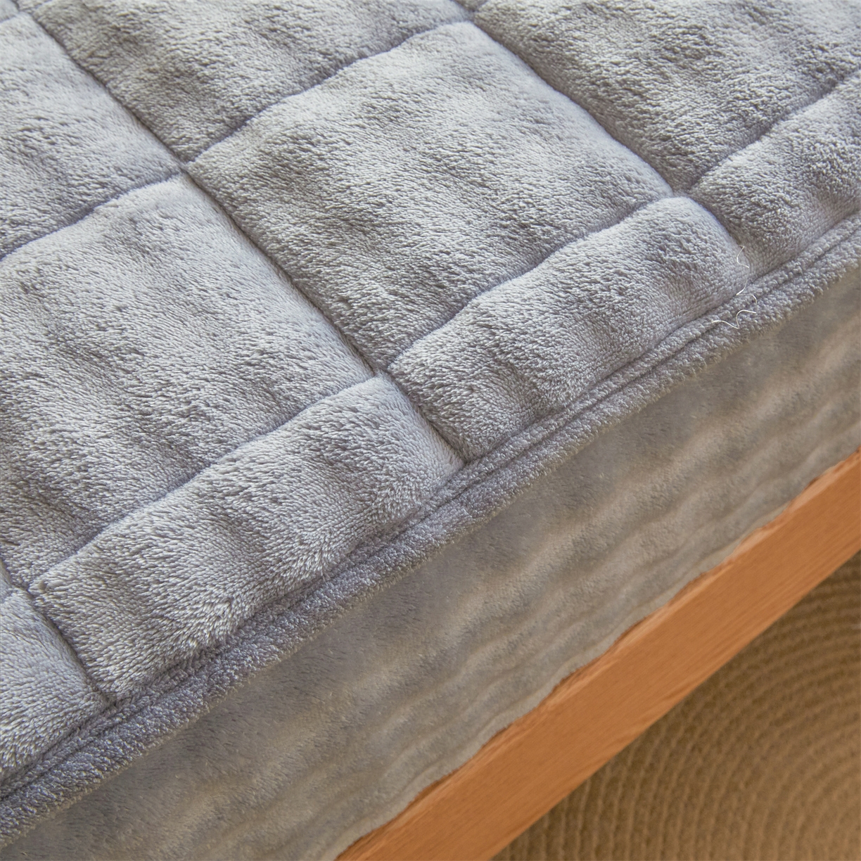 91家纺网 家纺一手货源 找家纺 鑫顺欣 2025新款泡泡牛奶绒床笠套件三件套 雾晨蓝