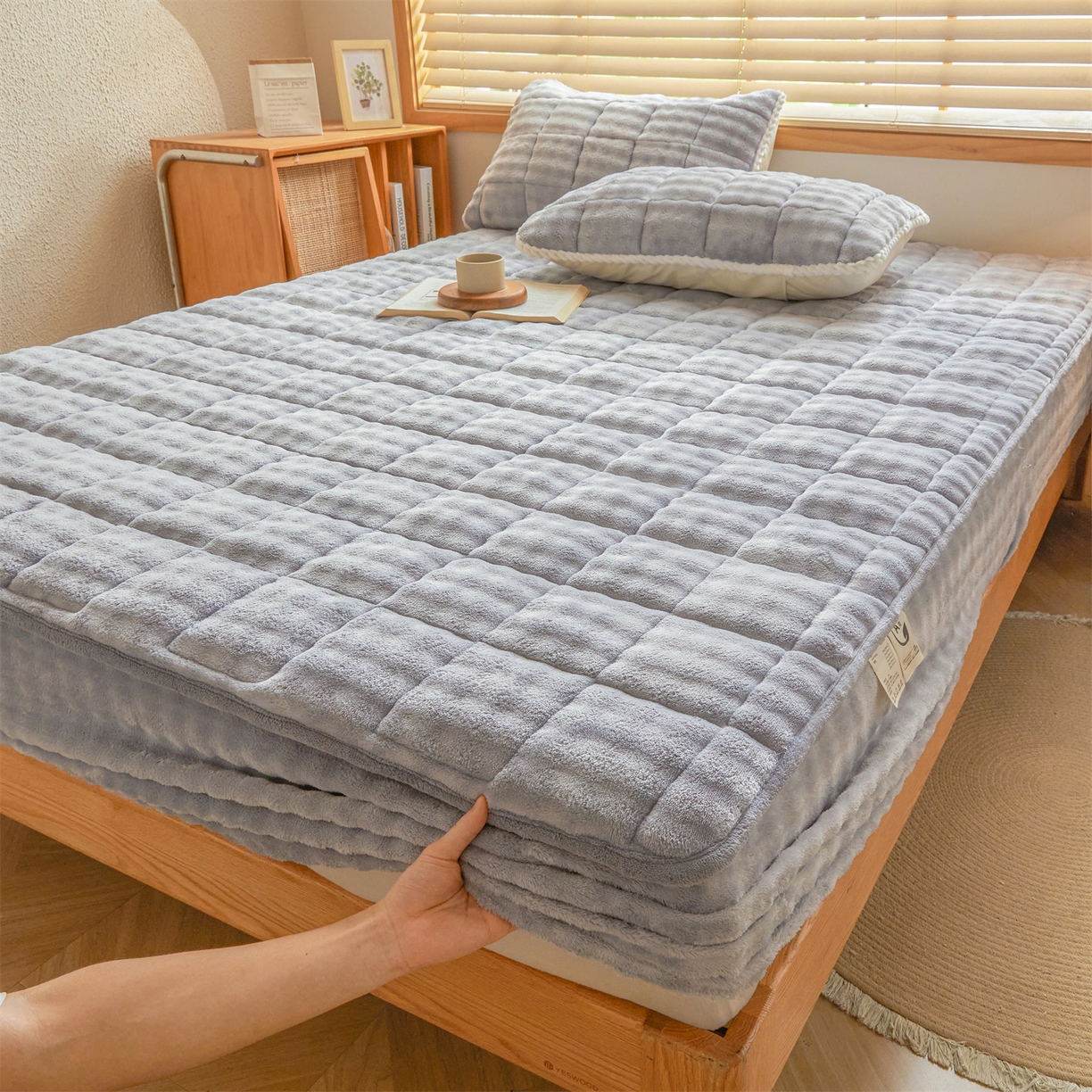 91家纺网 家纺一手货源 找家纺 鑫顺欣 2025新款泡泡牛奶绒床笠套件三件套 雾晨蓝