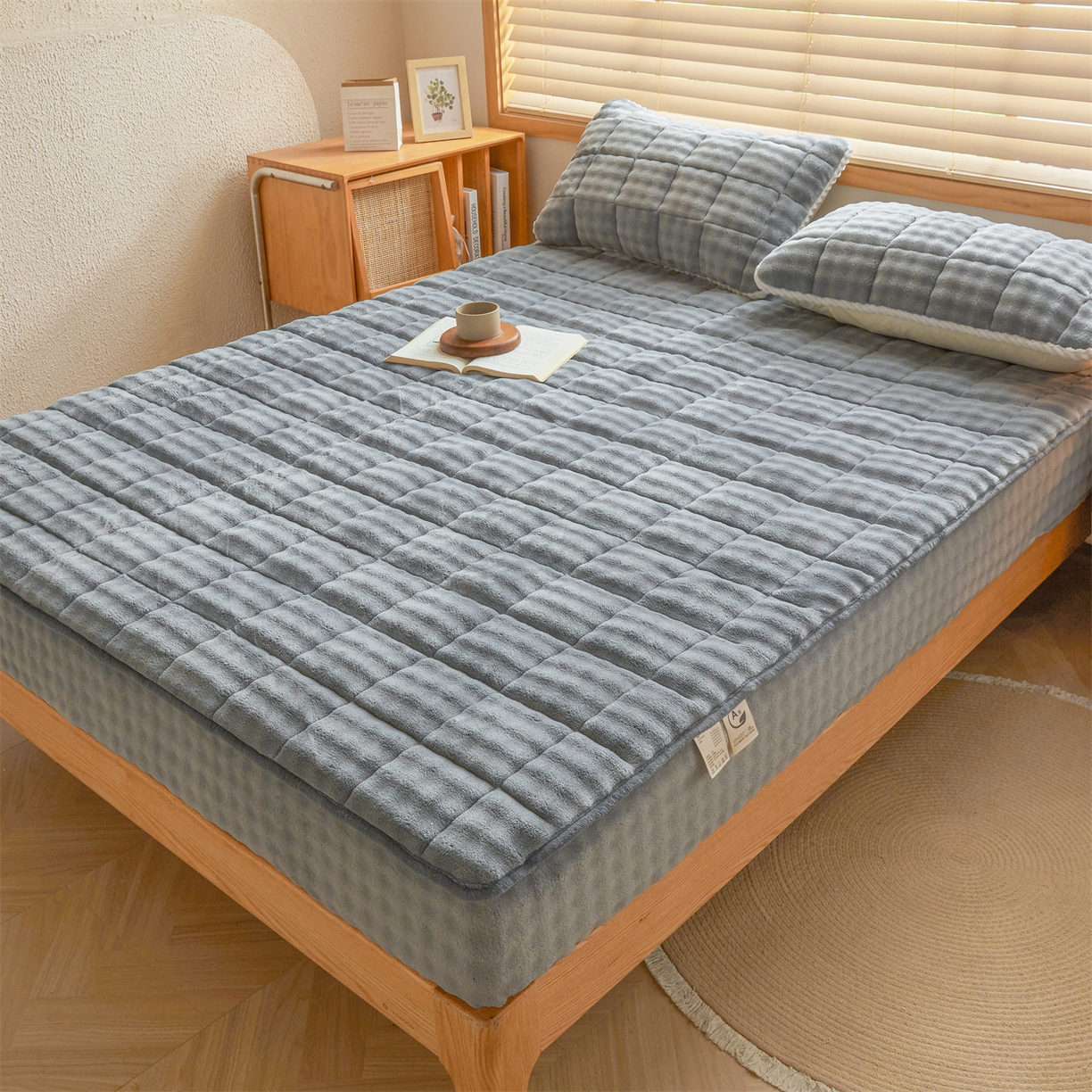 91家纺网 家纺一手货源 找家纺 鑫顺欣 2025新款泡泡牛奶绒床笠套件三件套 星空灰