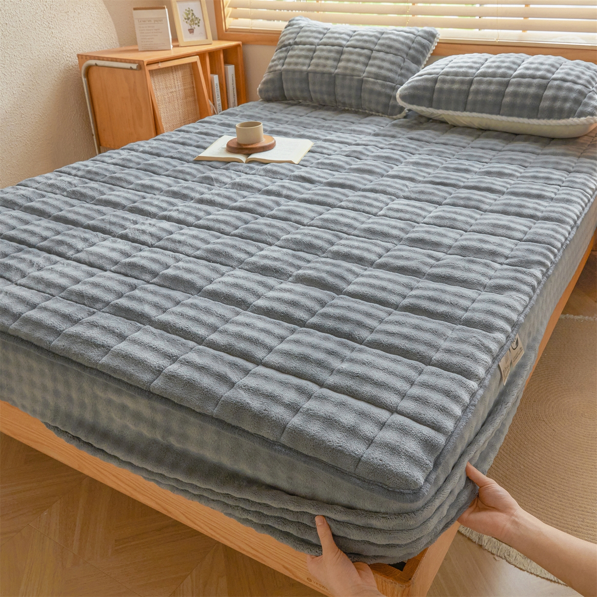 91家纺网 家纺一手货源 找家纺 鑫顺欣 2025新款泡泡牛奶绒床笠套件三件套 星空灰