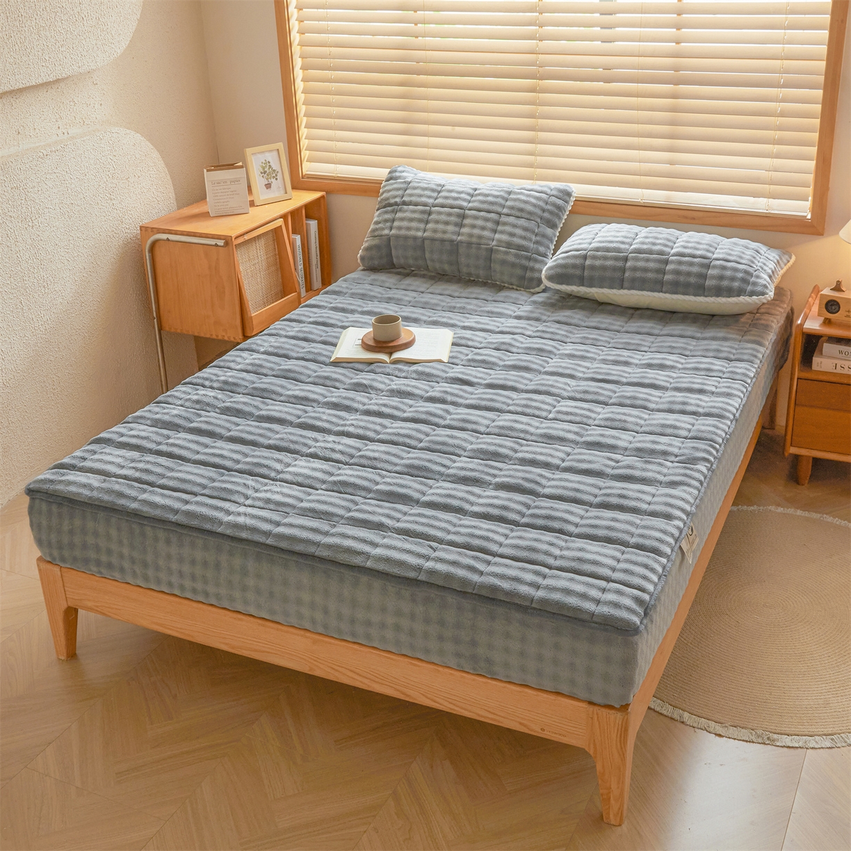 91家纺网 家纺一手货源 找家纺 鑫顺欣 2025新款泡泡牛奶绒床笠套件三件套 星空灰