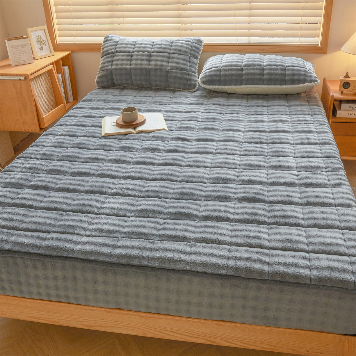 91家纺网 家纺一手货源 找家纺 鑫顺欣 2025新款泡泡牛奶绒床笠套件三件套 星空灰