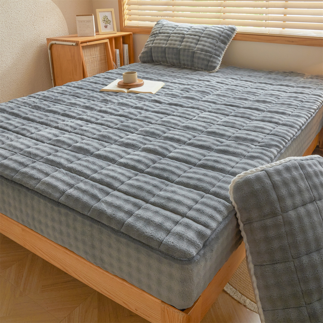 91家纺网 家纺一手货源 找家纺 鑫顺欣 2025新款泡泡牛奶绒床笠套件三件套 星空灰