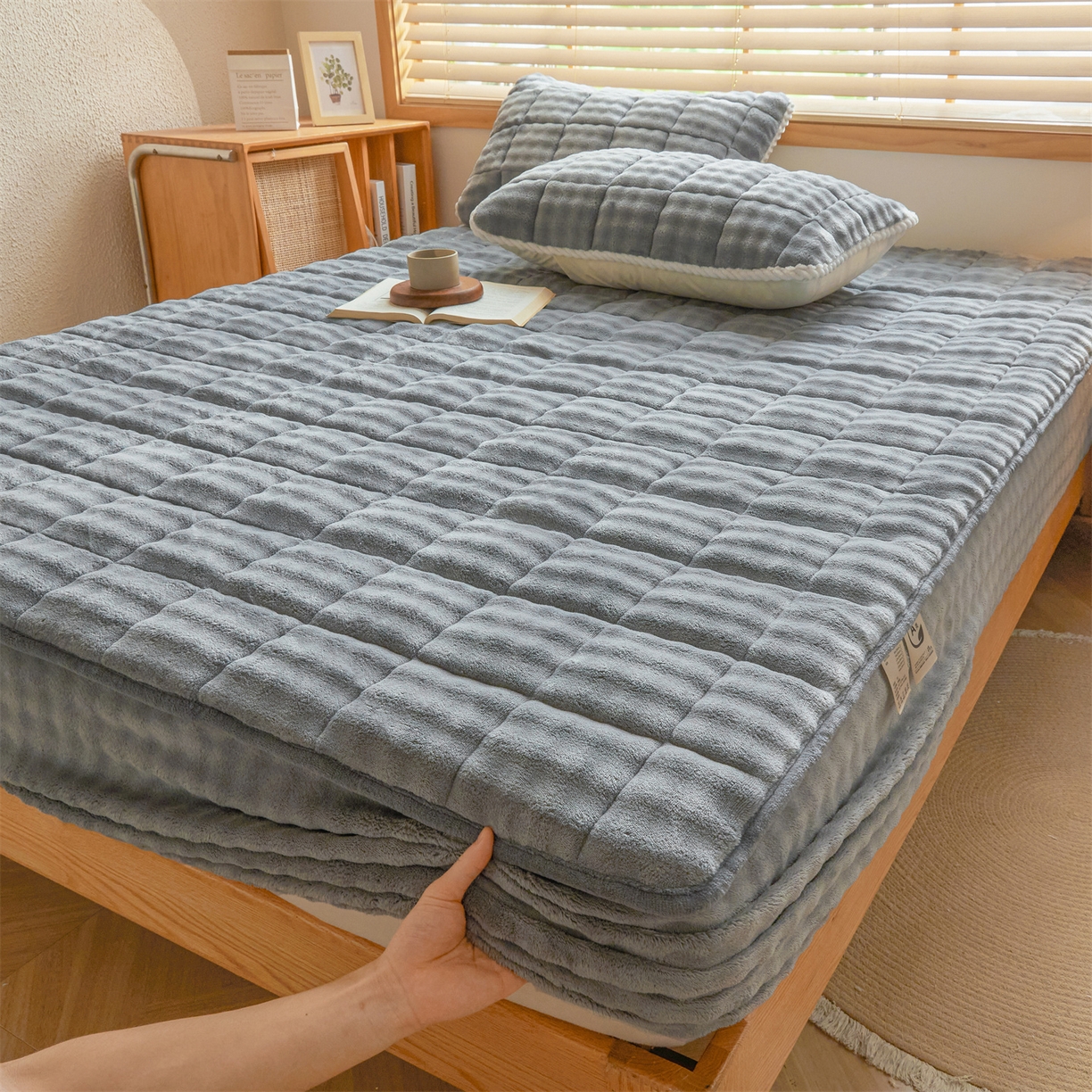 91家纺网 家纺一手货源 找家纺 鑫顺欣 2025新款泡泡牛奶绒床笠套件三件套 星空灰