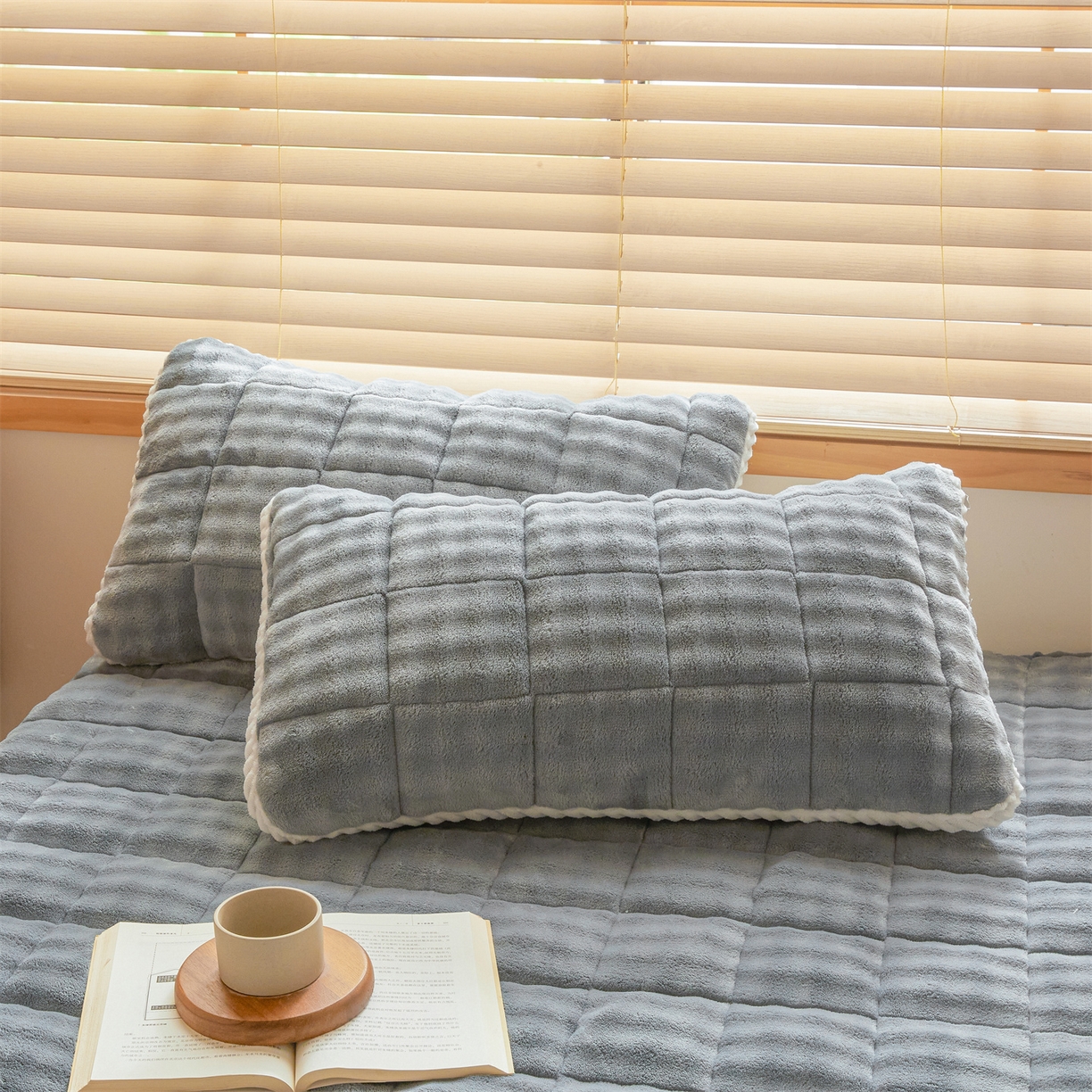 91家纺网 家纺一手货源 找家纺 鑫顺欣 2025新款泡泡牛奶绒床笠套件三件套 星空灰