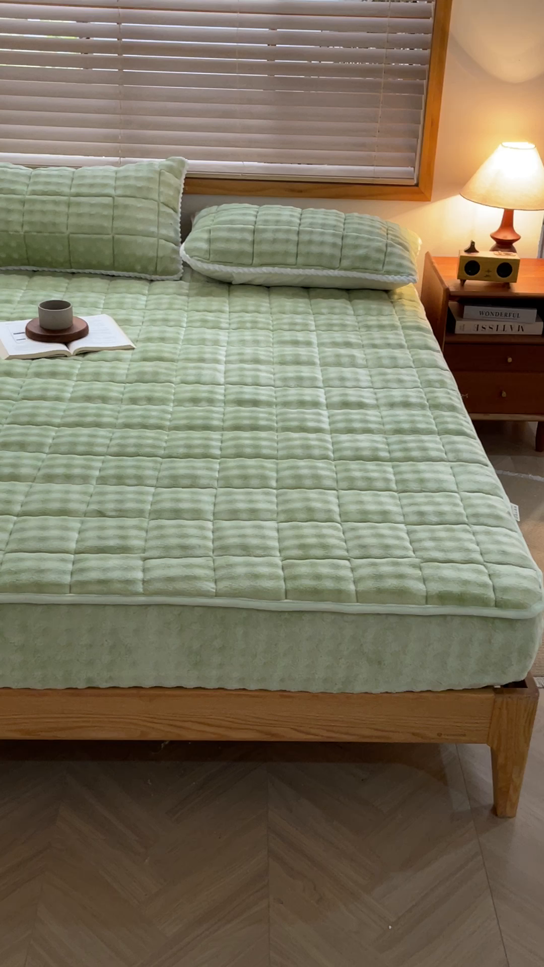 91家纺网 家纺一手货源 找家纺 鑫顺欣 2025新款泡泡牛奶绒床笠套件三件套 抹茶绿