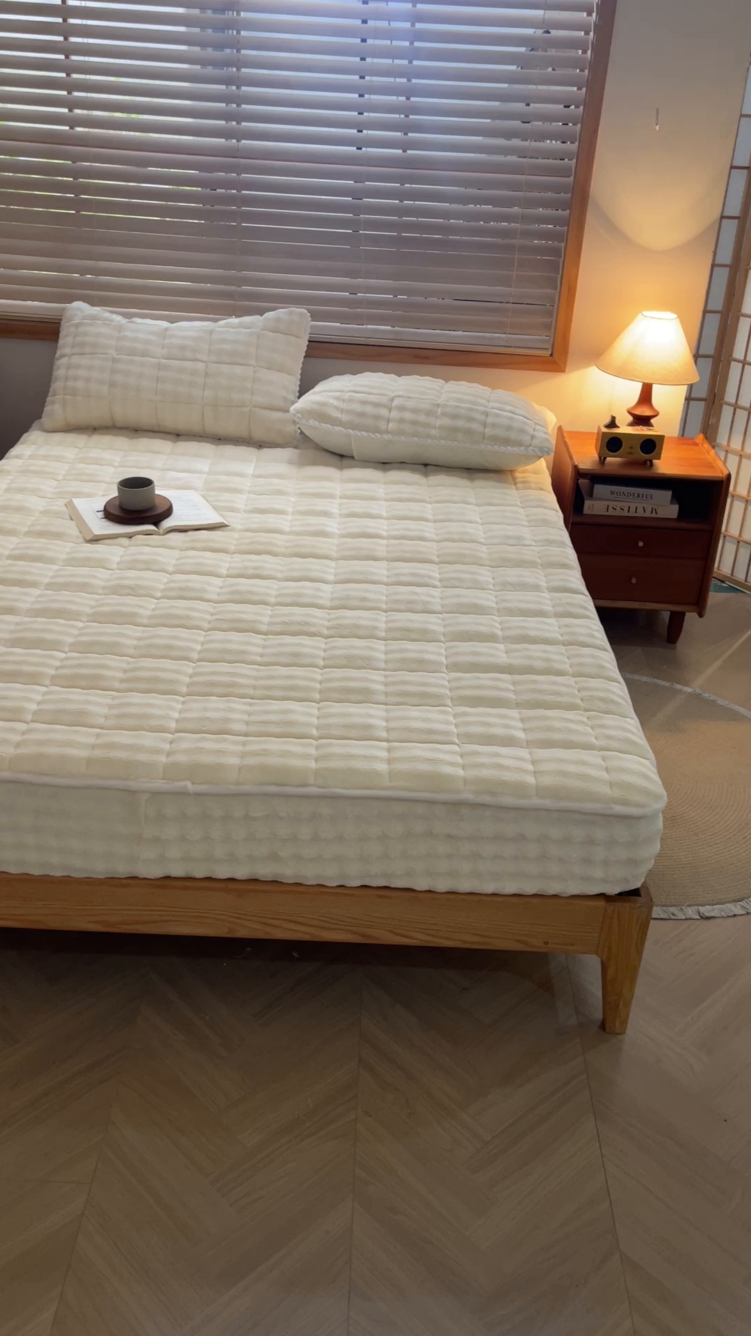 91家纺网 家纺一手货源 找家纺 鑫顺欣 2025新款泡泡牛奶绒床笠套件三件套 奶白色