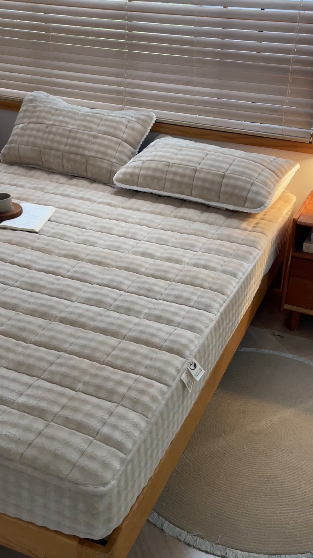 91家纺网 家纺一手货源 找家纺 鑫顺欣 2025新款泡泡牛奶绒床笠套件三件套 奶卡色