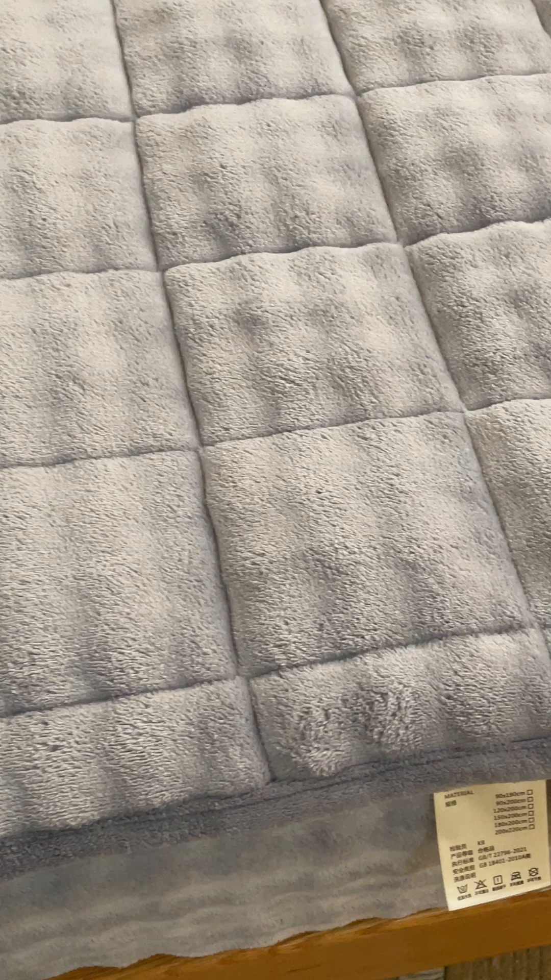 91家纺网 家纺一手货源 找家纺 鑫顺欣 2025新款泡泡牛奶绒床笠套件三件套 星空灰