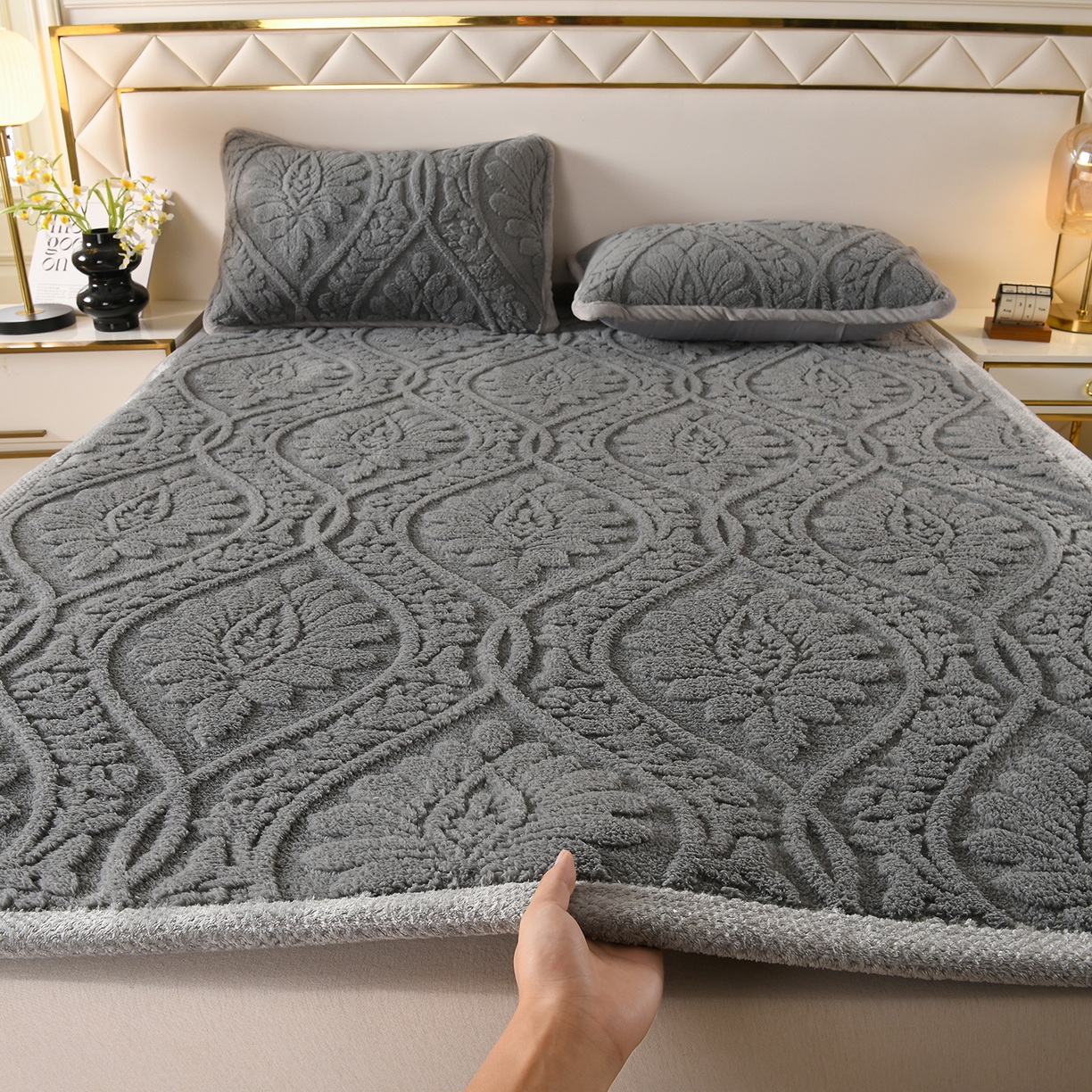 91家纺网 家纺一手货源 找家纺 （总）鑫姿席业 2025新款A类高克重雕花牛奶绒床垫