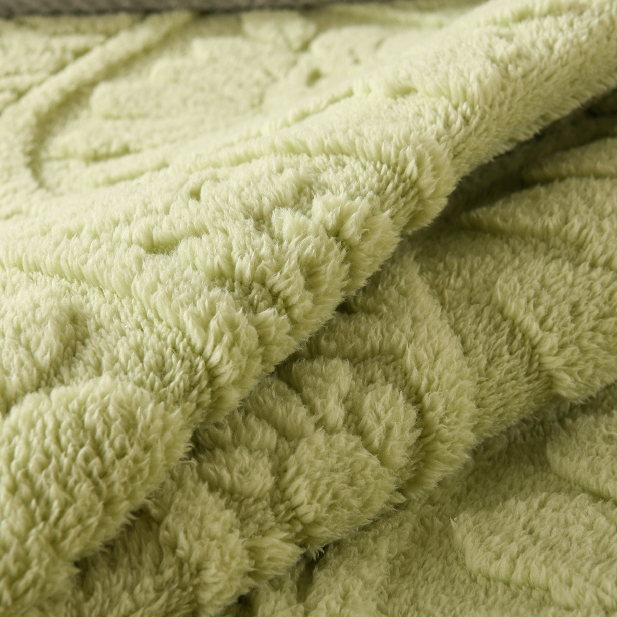 91家纺网 家纺一手货源 找家纺 鑫姿席业 2025新款A类高克重雕花牛奶绒床垫 米兰-抹茶绿