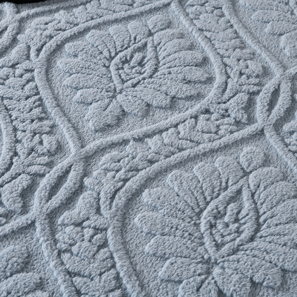 91家纺网 家纺一手货源 找家纺 鑫姿席业 2025新款A类高克重雕花牛奶绒床垫 米兰-午夜蓝