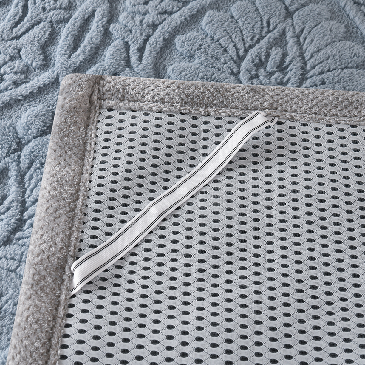 91家纺网 家纺一手货源 找家纺 鑫姿席业 2025新款A类高克重雕花牛奶绒床垫 米兰-午夜蓝