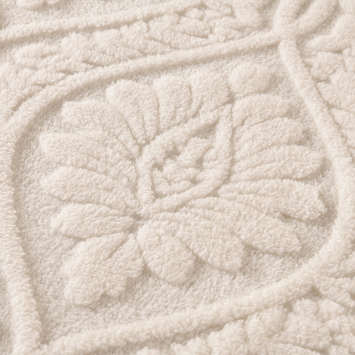 91家纺网 家纺一手货源 找家纺 鑫姿席业 2025新款A类高克重雕花牛奶绒床垫 米兰-象牙白