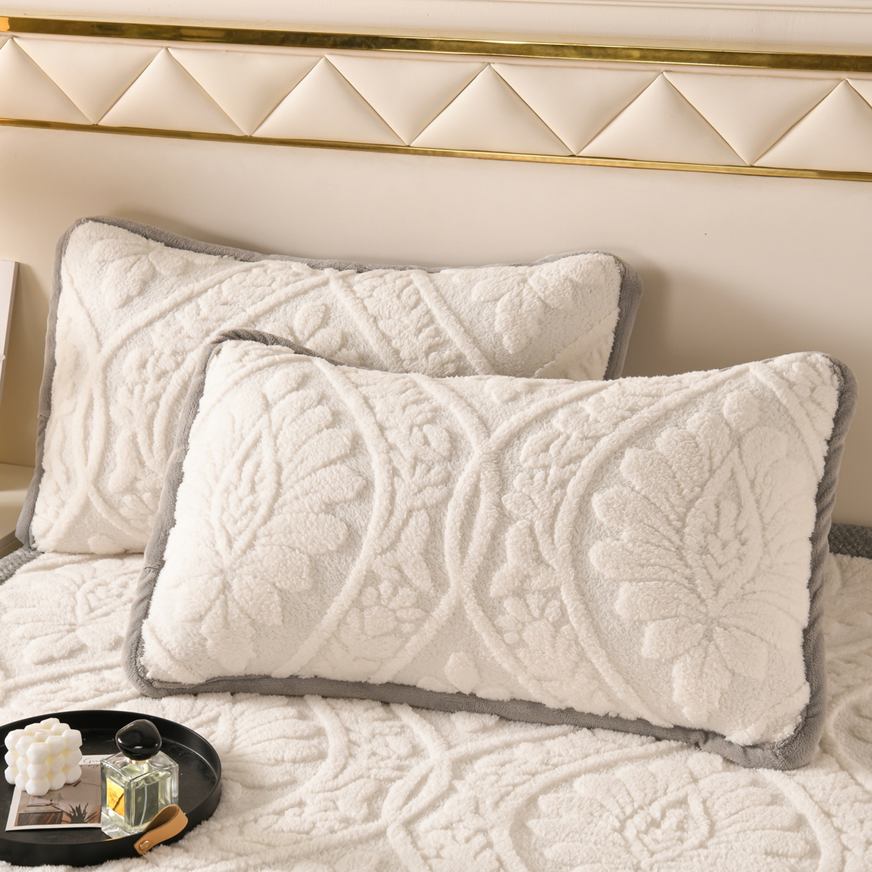 91家纺网 家纺一手货源 找家纺 鑫姿席业 2025新款A类高克重雕花牛奶绒床垫 米兰-象牙白