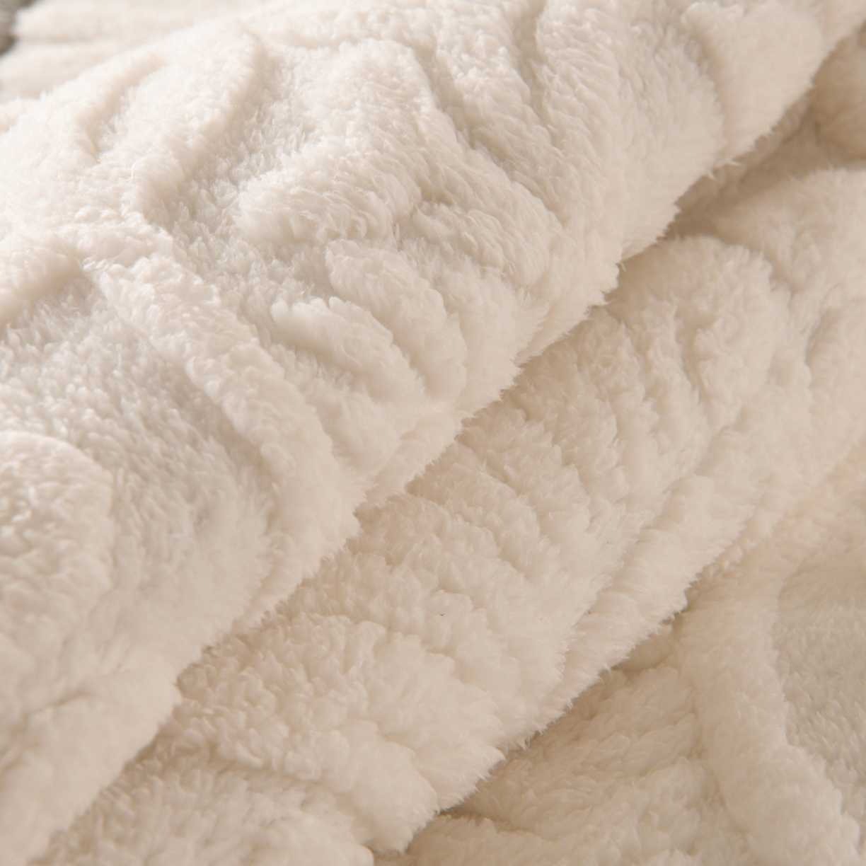 91家纺网 家纺一手货源 找家纺 鑫姿席业 2025新款A类高克重雕花牛奶绒床垫 米兰-象牙白