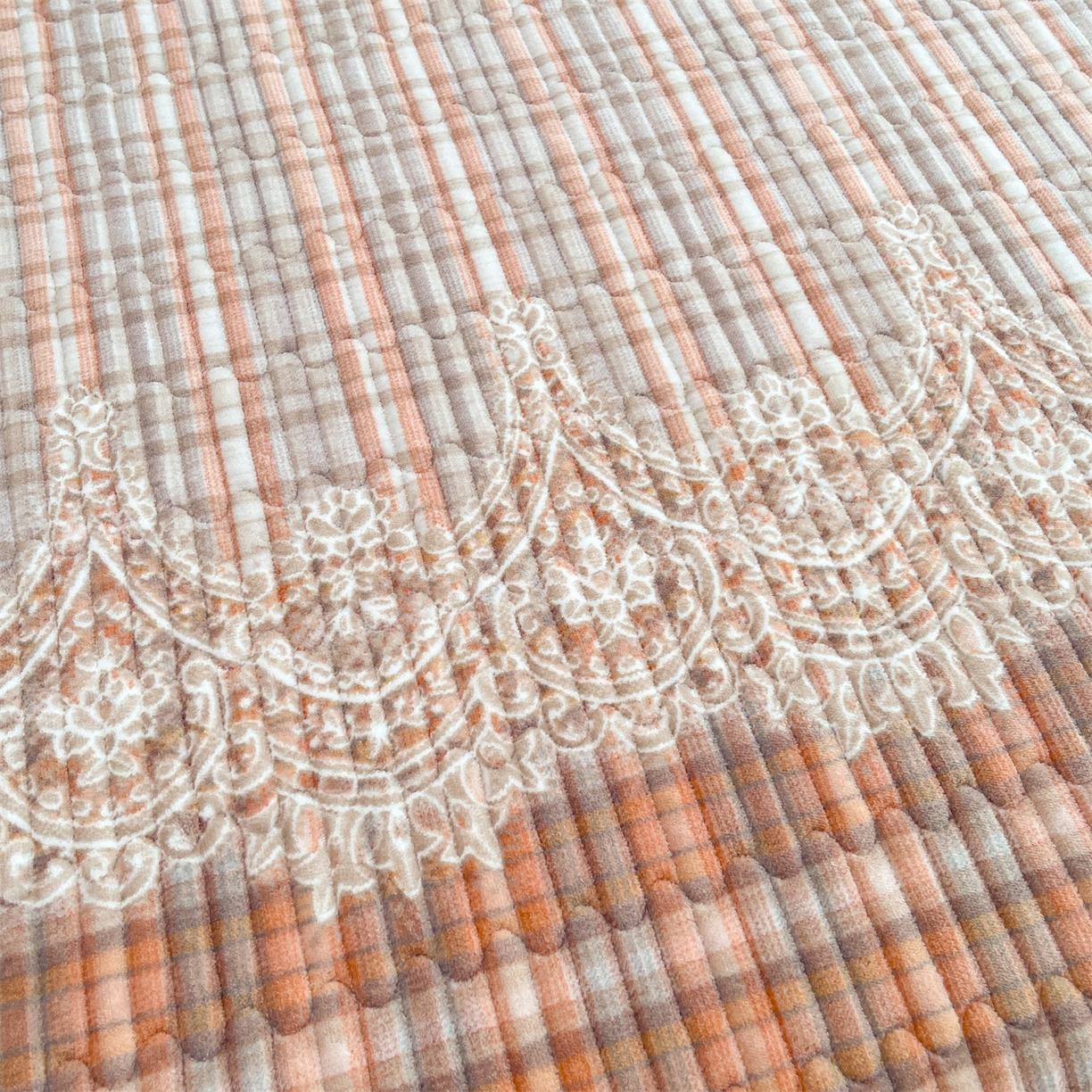 91家纺网 家纺一手货源 找家纺 慕木家纺 2025新款A类高克重欧式牛奶绒夹棉床盖珠帘花系列-场景一 珠帘花-桔